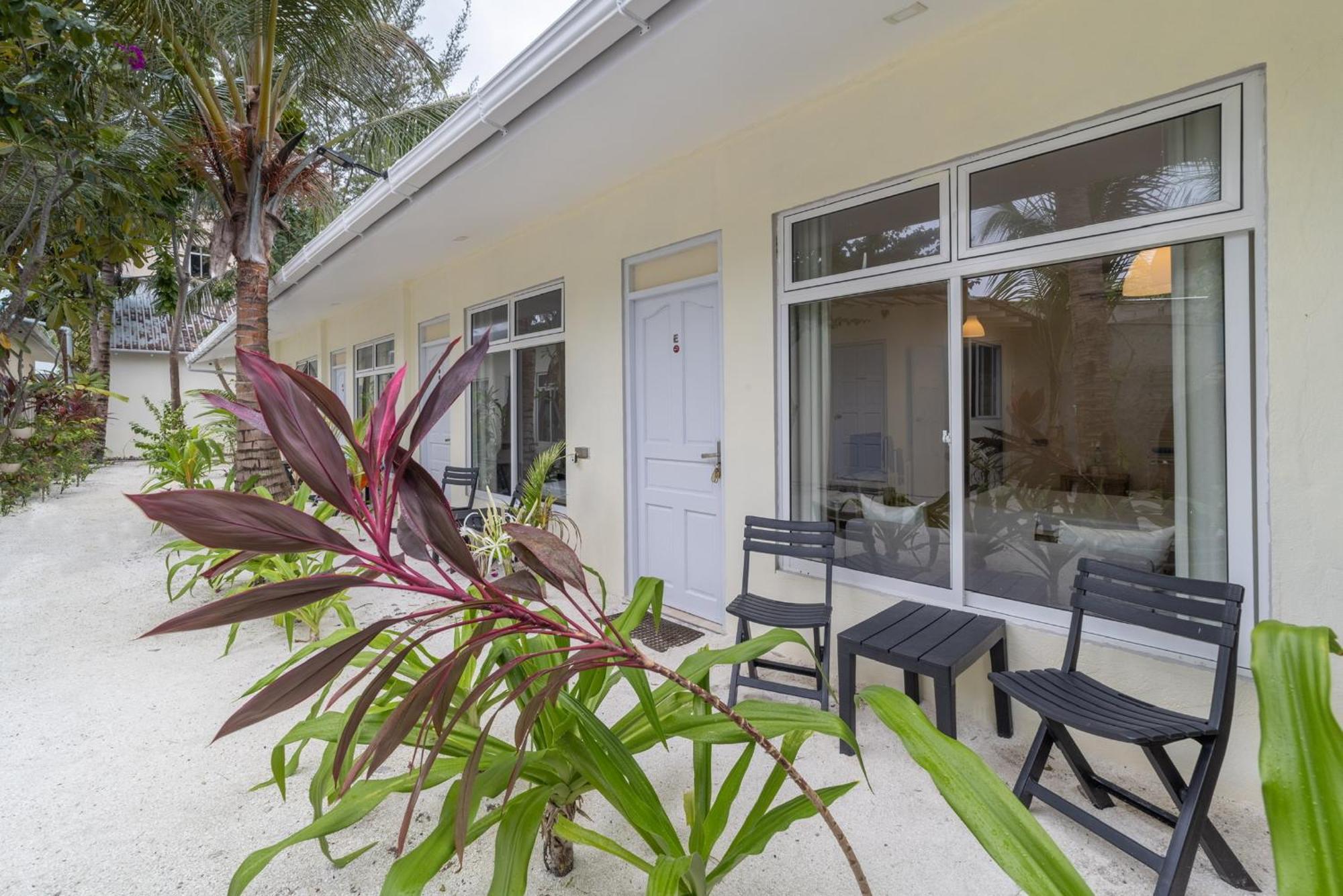 Three Hearts Guesthouse And Villas Fulhadhoo Exterior photo