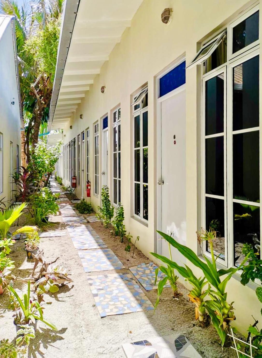 Three Hearts Guesthouse And Villas Fulhadhoo Exterior photo