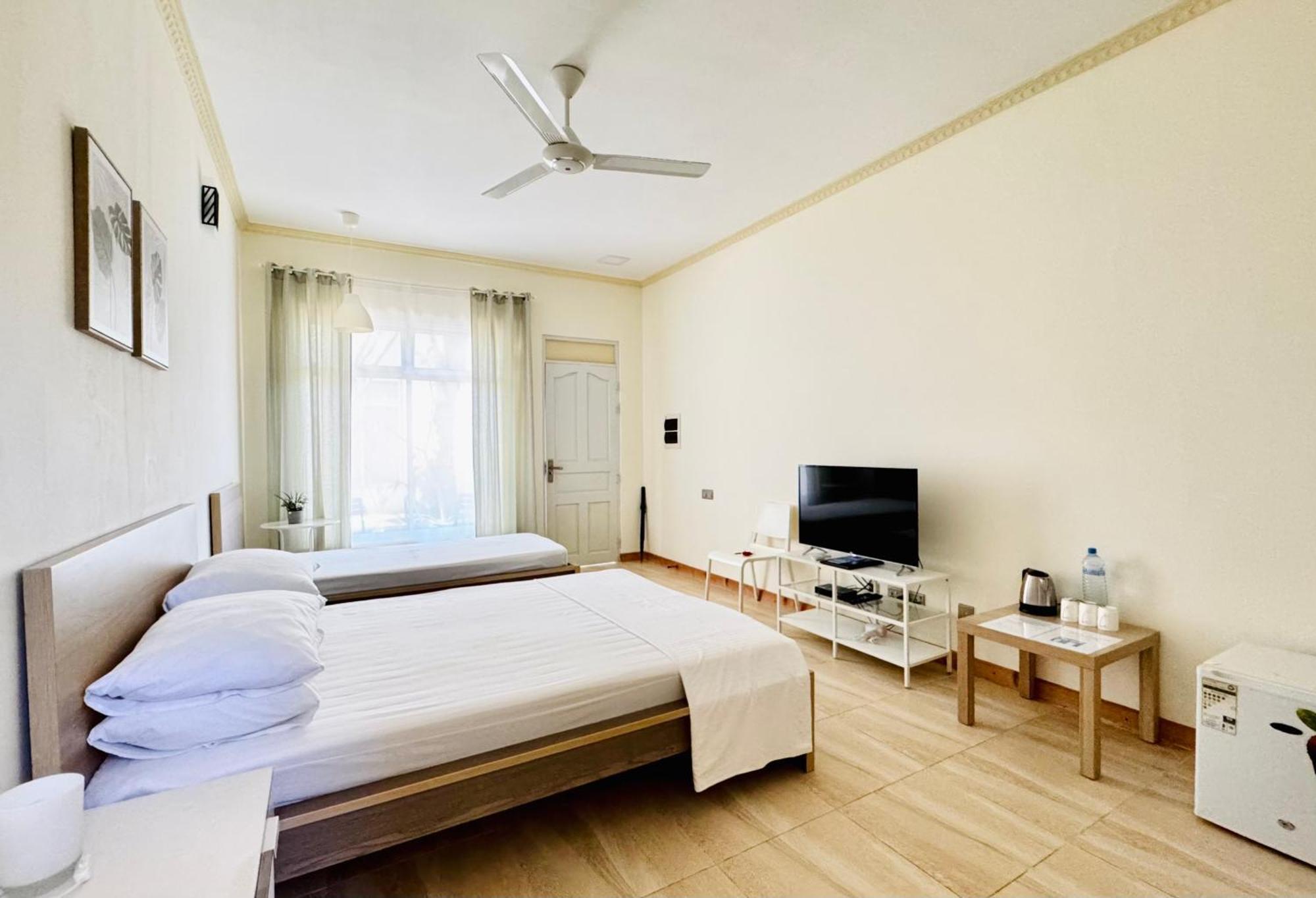 Three Hearts Guesthouse And Villas Fulhadhoo Room photo